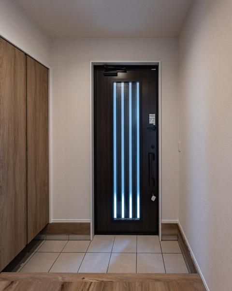 小佐井Ｓ新築の収納|ハンガーパイプと可動式の棚が設置されており、整理整頓しやすいウォークインクローゼットです♪