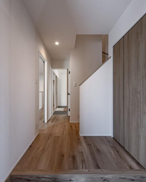 小佐井Ｓ新築の玄関|大容量のシューズボックスがあるので玄関周りをスッキリさせることができます。