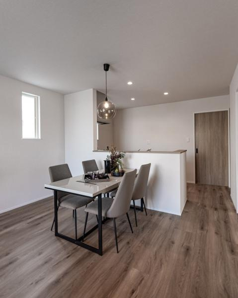 小佐井Ｓ新築の和室|和室は収納に便利な収納付きですっきりとした空間が広がります。畳のやさしい雰囲気が心地よさを感じさせます。