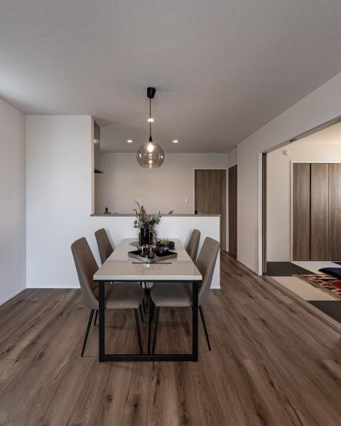 小佐井Ｓ新築のキッチン|キッチンは引き出し収納が充実していて調理器具や食器もすっきりと整理できます。節水・時短に嬉しい食器洗い乾燥機付きです！