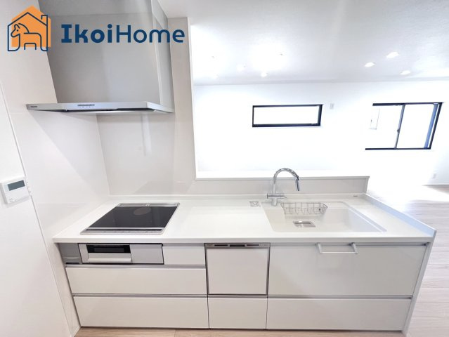 明石市二見町福里　新築戸建てのキッチン|【ホームページに現地動画掲載中】●年中無休：当日予約可●人気の対面式のキッチンで明るく使いやすです！