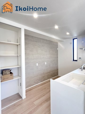 明石市二見町福里　新築戸建ての収納|【ホームページに現地動画掲載中】●年中無休：当日予約可●キッチンに便利な収納棚がございます！