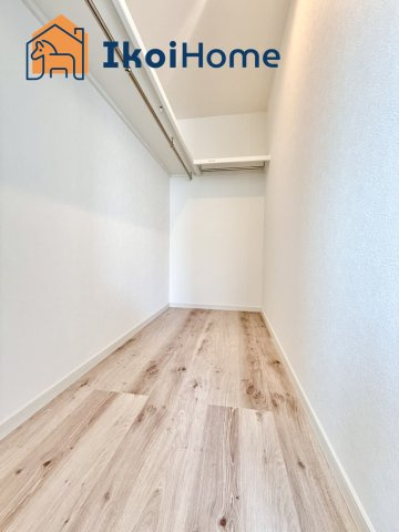 明石市太寺3丁目　新築戸建の収納|WICございますので、季節物用品や大きなお荷物も収納可能で便利♪綺麗に室内が保てます！