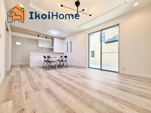 明石市太寺3丁目　新築戸建の居間・リビング|フロアーコーティング・エアコン・壁掛けテレビ・などを住宅ローンに組込む事も可能です