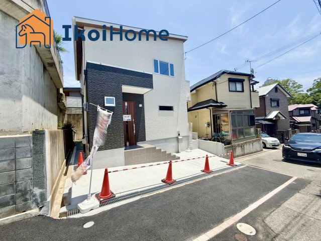 明石市太寺3丁目　新築戸建のエントランス|お庭スペースございますので、物置を置いていただく事や家庭菜園・ガーデニングなどもお楽しみいただけます