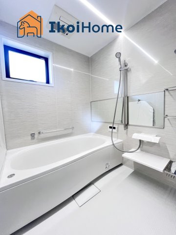 明石市林3丁目　新築戸建の浴室|【ホームページに現地動画掲載中】●年中無休：当日予約可●小窓付きの換気良好の浴室。清潔な空間です。