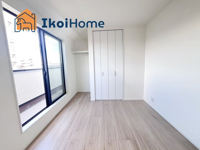 明石市林3丁目　新築戸建の寝室|【ホームページに現地動画掲載中】●年中無休：当日予約可●バルコニーに面した明るいお部屋です！