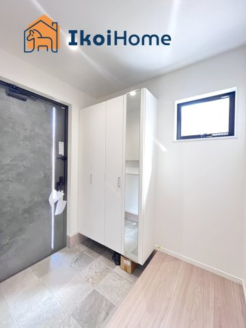 明石市林3丁目　新築戸建の玄関|【ホームページに現地動画掲載中】●年中無休：当日予約可●玄関は靴を沢山収納できるシューズボックス完備