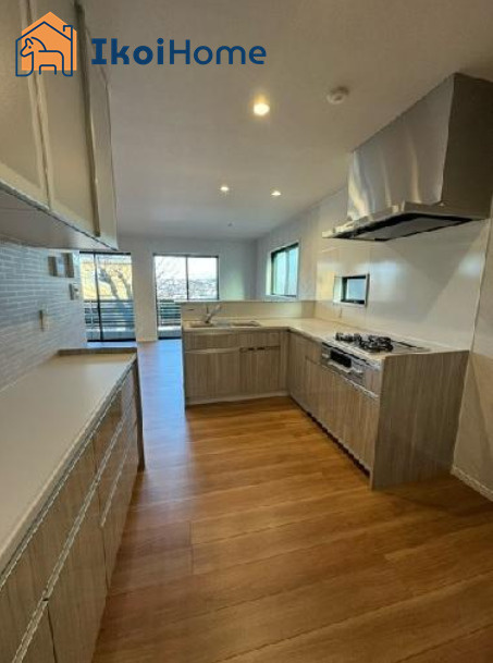 明石市松が丘5丁目　新築戸建　B号地のキッチン|【ホームページに現地動画掲載中】●年中無休：当日予約可●キッチンには同色のカップボードの設置あり