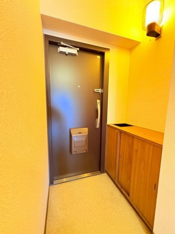 京都四条グランドハイツの玄関