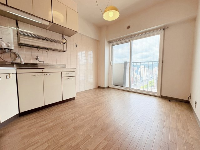 京都四条グランドハイツの居間・リビング