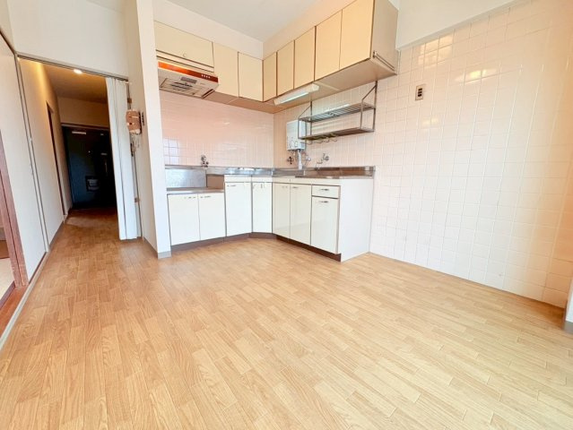 京都四条グランドハイツの居間・リビング