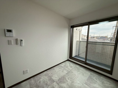 【洋室】 | クリスティ | 落ち着いた色調の洋室です