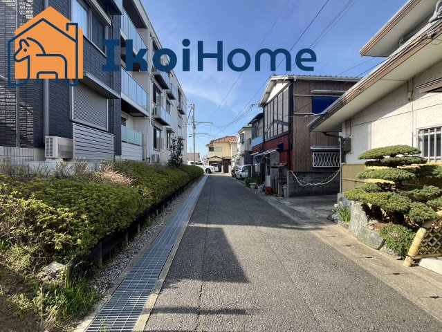 明石市東朝霧丘　中古戸建の前面道路含む現地写真|物件・当店の最寄り駅まで無料送迎サービスございます。買い物のついでに、用事のついでに、ちょっとした空き時間にも対応致します！最短、10分で指定場所までお迎えに向かいます！まずはお問い合わせください！