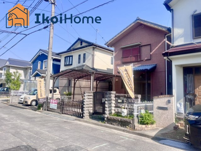 明石市二見町福里　中古戸建の玄関|●資料・カタログのご請求無料●スーパーやコンビニ、飲食店、病院など徒歩圏内の施設も多々あります。