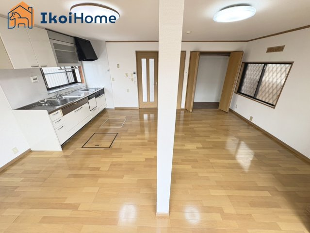 明石市二見町福里　中古戸建の玄関|【ホームページに現地動画掲載中】●年中無休：当日予約可●ダイニングに柱がございますので耐久性あり！