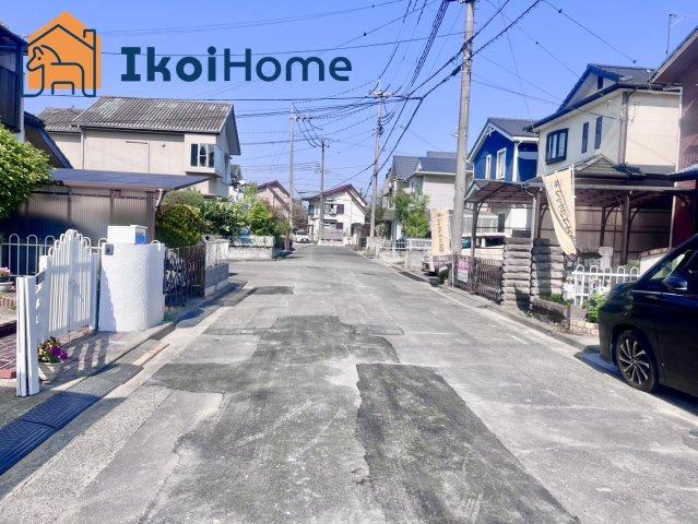 明石市二見町福里　中古戸建のその他|前面道路は6M幅で広々しています。駐車がし易く、車の対面のすれ違いも楽にできます。
