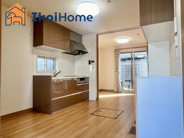 明石市魚住町西岡　中古戸建　築9年の収納|フロアーコーティング・エアコン・壁掛けテレビ・などを住宅ローンに組込む事も可能です