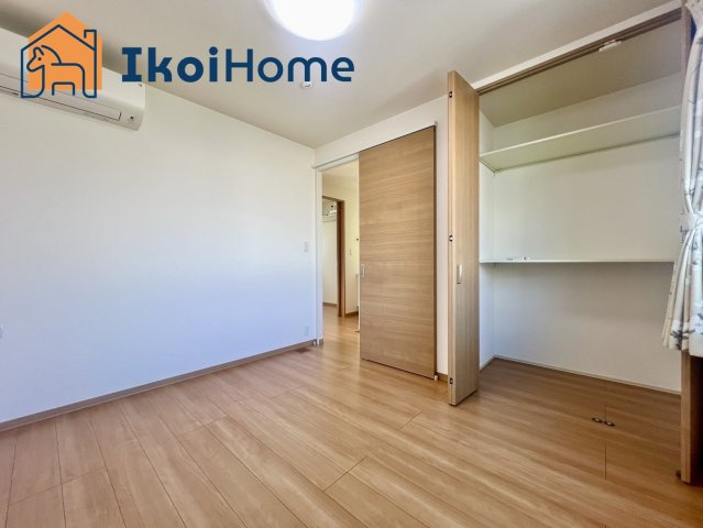 明石市魚住町西岡　中古戸建　築9年の内装|●年中無休・当日予約可●洋室には大型のクローゼットがございますので、とても便利です！