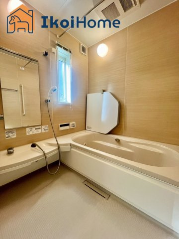 明石市魚住町西岡　中古戸建　築9年の浴室|●年中無休：当日予約可●高い位置に窓を設け、外部からの視線も気にならない設計になっています