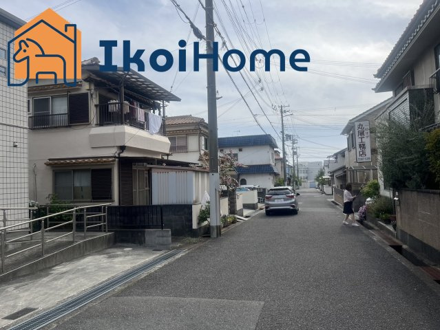 明石市魚住町西岡　中古戸建　築9年の前面道路含む現地写真|弊社独自で毎月５組限定「人気オプション３点パック」カーポート・バルコニー・ウッドデッキを１万円で取付