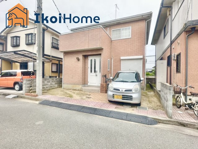 明石市大久保町西脇　中古戸建の玄関|●年中無休：当日予約可●お車2台駐車可能なスペースございます。来客時にも便利にお停めいただけます。