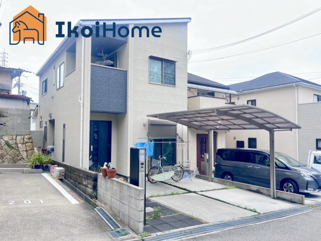 明石市和坂　中古戸建の外観|山陽電鉄西新町駅徒歩18分！お車は並列で2台駐車可能です！周辺商業施設充実で生活に便利な立地です♪