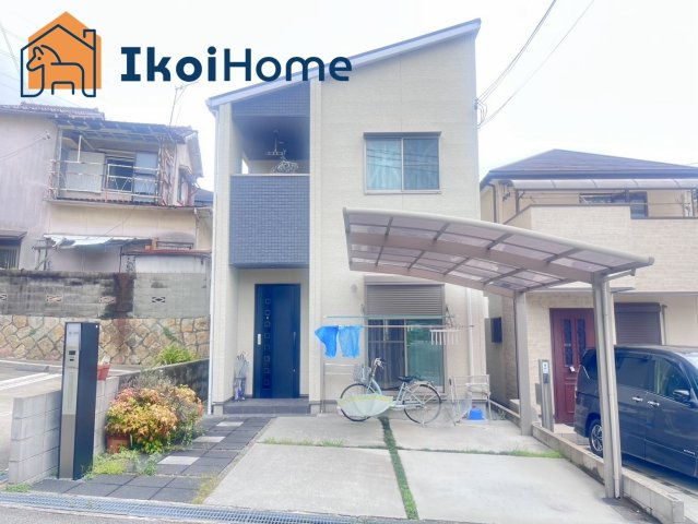 明石市和坂　中古戸建の前面道路含む現地写真|●年中無休：当日予約可●前面道路はゆったり幅員約5ｍ、高低差少なく、交通量少なめで安心の住環境です！