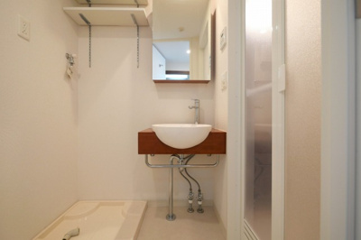 【洗面所】 | セレニテ福島カルム | 明るい洗面所です