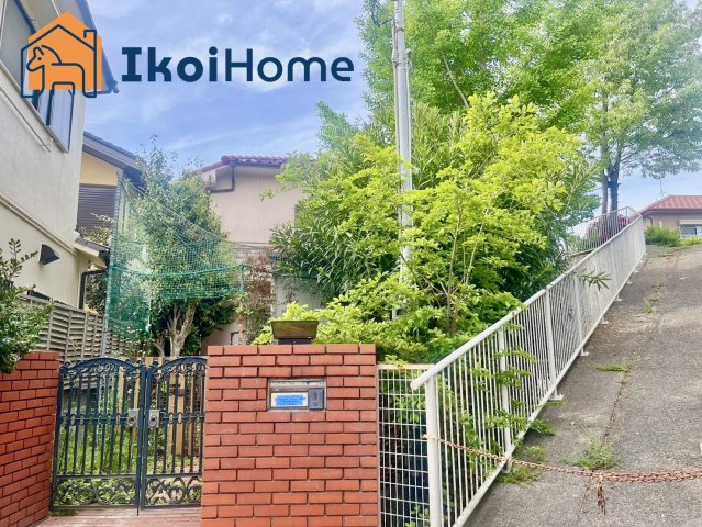 明石市魚住町金ケ崎　中古戸建のエントランス|～ご見学に関して～平日や夜間でもご案内可能。決まったお時間で身動きが取れない方も臨機応変に対応します
