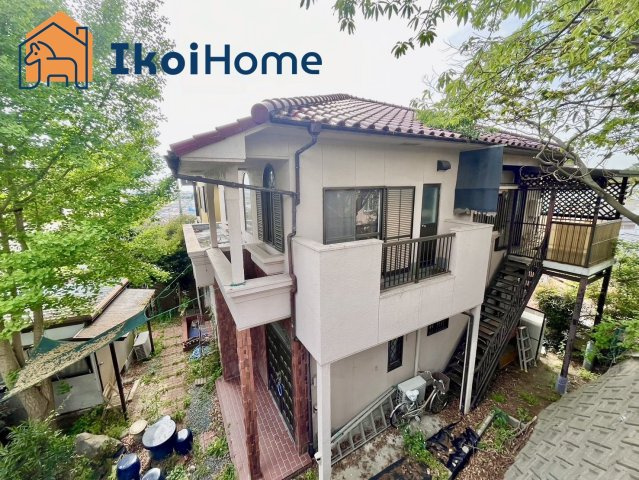 明石市魚住町金ケ崎　中古戸建の駐車場|弊社独自で毎月５組限定「人気オプション３点パック」カーポート・バルコニー・ウッドデッキ１万円で取付
