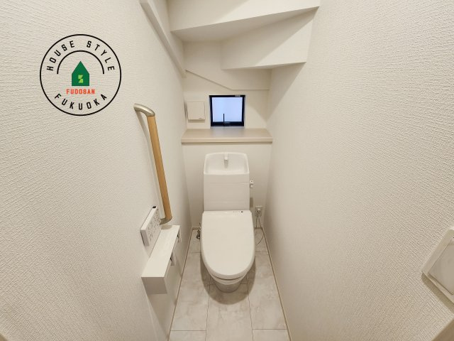 福岡市東区香住ケ丘5丁目第1-6棟（B号棟）のトイレ|温水洗浄便座を完備しております。2ヶ所にトイレがあるのは朝の慌ただしい時間も安心です。