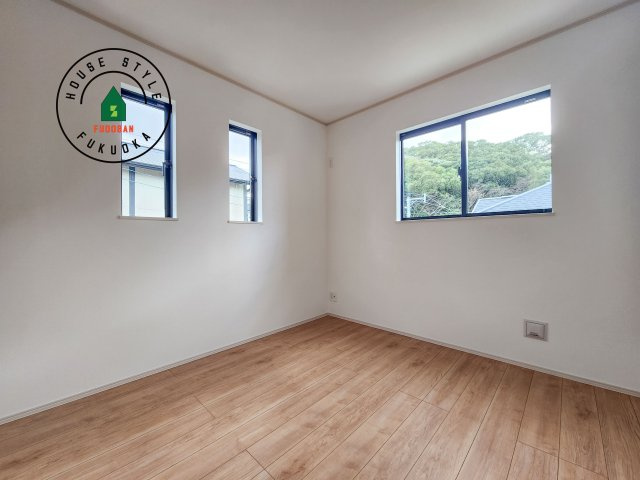 福岡市東区香住ケ丘5丁目第1-6棟（B号棟）の子供部屋|穏やかな光が差し込む室内には、穏やかな時間が流れます。