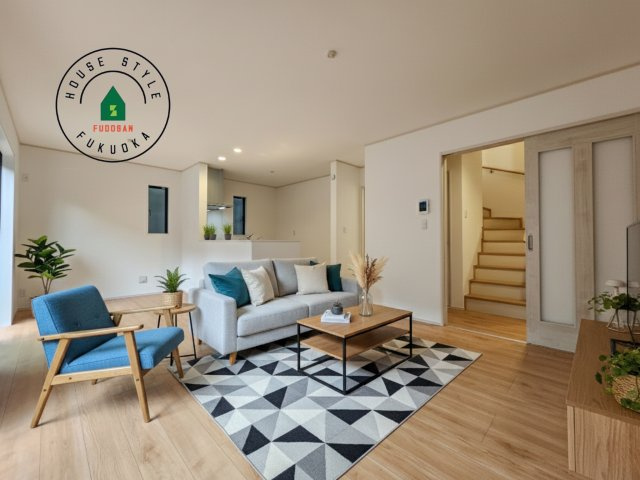 福岡市東区香住ケ丘5丁目第1-6棟（B号棟）の居間・リビング|明るく開放的なリビングダイニングは豊かな陽光が注ぎ込み、やすらぎの空間を演出してくれます。ご家族で楽しいひとときをお過ごし下さい。※家具はCGを合成したものです。