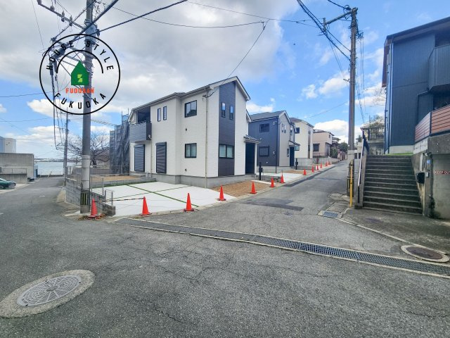 福岡市東区香住ケ丘5丁目第1-6棟（B号棟）の前面道路含む現地写真|見学の時間などお気軽にお問い合わせ下さい。