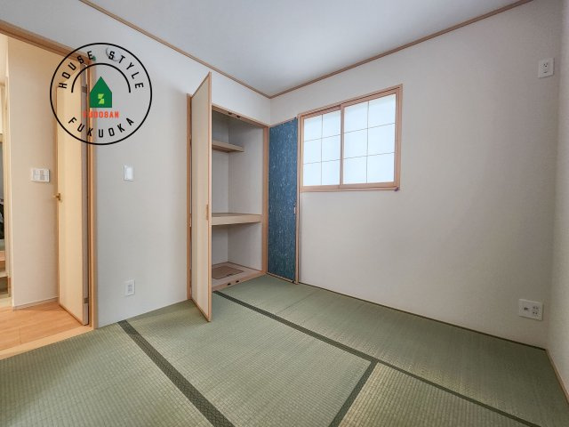 福岡市東区香住ケ丘5丁目第1-6棟（B号棟）の和室|和室を上手に活用すると暮らし方の幅が広がります。例えば普段は開け放して、子供の小さいうちはお昼寝や遊びのスペースに。畳はソフトなので転んでもケガをしにくく安心です