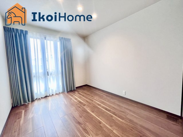 明石市大久保町松陰　中古の子供部屋|【ホームページに現地動画掲載中】●年中無休：当日予約可●大きな掃き出し窓付きで陽当たり・通風良好です