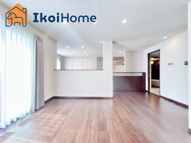 明石市大久保町松陰　中古の居間・リビング|【ホームページに現地動画掲載中】●年中無休：当日予約可●1階のLDK23帖で広々開放的！