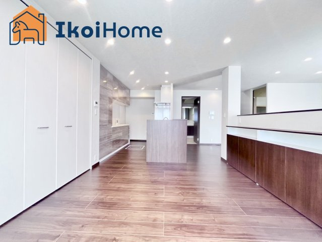 明石市大久保町松陰　中古の居間・リビング|【ホームページに現地動画掲載中】●年中無休：当日予約可●リビングは長方形で家具を配置しやすい間取り