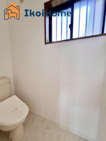 明石市大久保町八木　中古一戸建のトイレ|●年中無休：当日予約可●　ウォッシュレット付のお手洗い。汚れが落ちやすく、節水タイプです