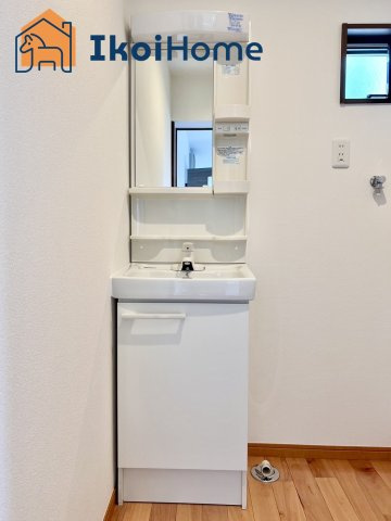 明石市大久保町八木　中古一戸建の洗面所|収納が少ないので、吊戸棚・収納棚・床下収納の追加工事をご依頼頂く事が多いです。