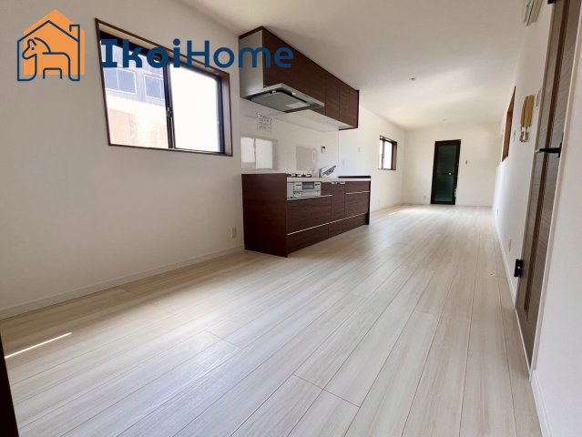 明石市大久保町八木　中古一戸建の居間・リビング|●年中無休：当日予約可●16.5帖あるLDKだからこそ開放感があり大型家具を設置しても圧迫感がありません。