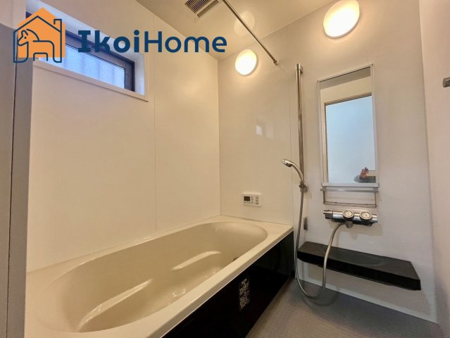 朝霧東町　リフォ完　中古戸建の浴室|●年中無休・当日予約可●浴槽は広くなっているのでしっかりと足を伸ばして入ることができます。