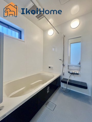 朝霧東町　リフォ完　中古戸建の浴室|●年中無休・当日予約可●浴室でございます。小窓ございますので通気・換気良好です。