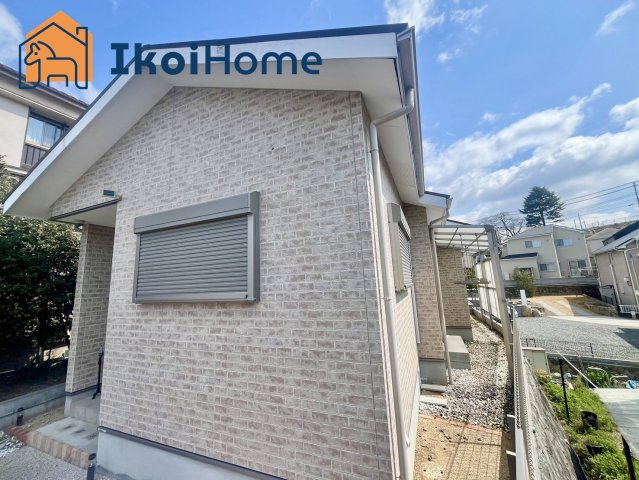 朝霧東町　リフォ完　中古戸建の外観|平屋物件で駐車場にはなんと6台も駐車可能！お車が多い方や倉庫などを置きたい方におすすめです！