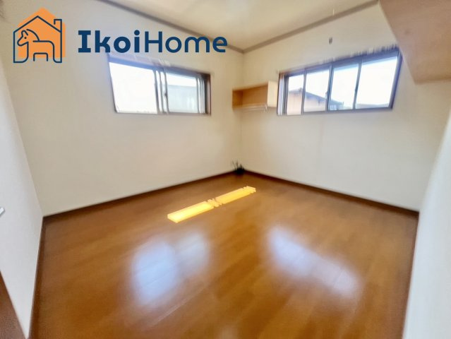 朝霧東町　リフォ完　中古戸建の子供部屋|7帖と8帖のお部屋があり、ゆったりとしています。平屋なのでお部屋間の移動が楽です。