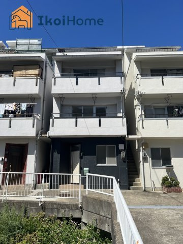 明石市東山町　中古のエントランス|●年中無休：当日予約可●フルリフォーム済の4階建てのテラスハウスです！