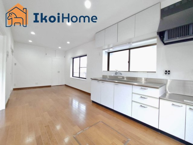 明石市朝霧東町１丁目　中古一戸建の居間・リビング|【ホームページに現地動画掲載中】●年中無休：当日予約可●リビングは長方形で家具を配置しやすい間取り