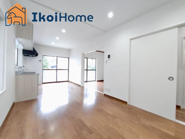 明石市朝霧東町１丁目　中古一戸建の居間・リビング|【ホームページに現地動画掲載中】●年中無休：当日予約可●カラーモニターインターホン完備。来客時も安心