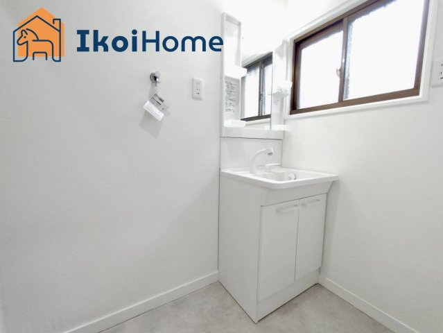 明石市朝霧東町１丁目　中古一戸建の洗面所|【ホームページに現地動画掲載中】●年中無休：当日予約可●小物を置くスペースがございます。